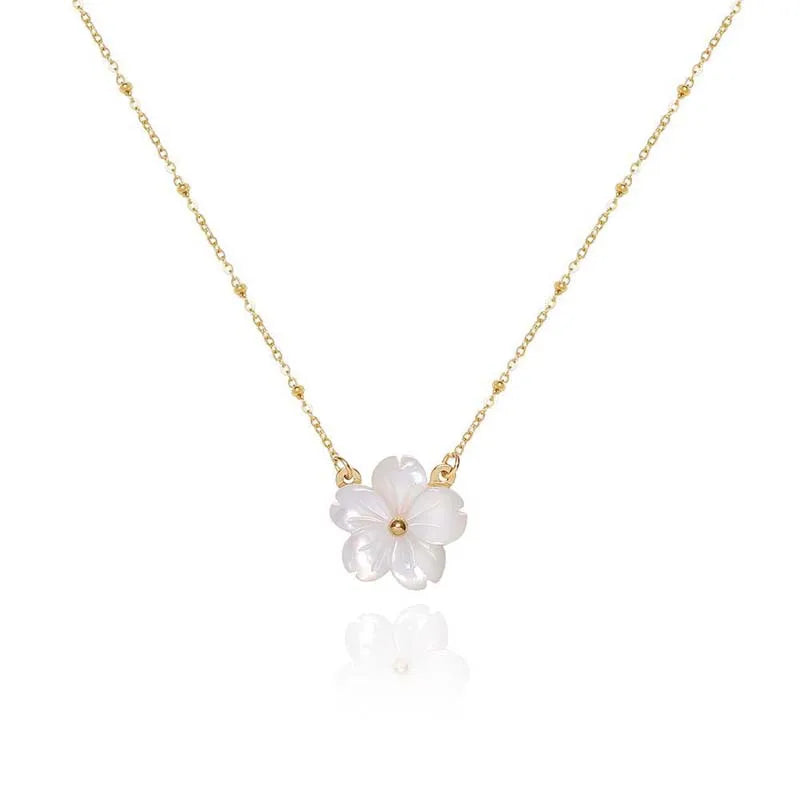 Le Mere Shell Flower Necklace